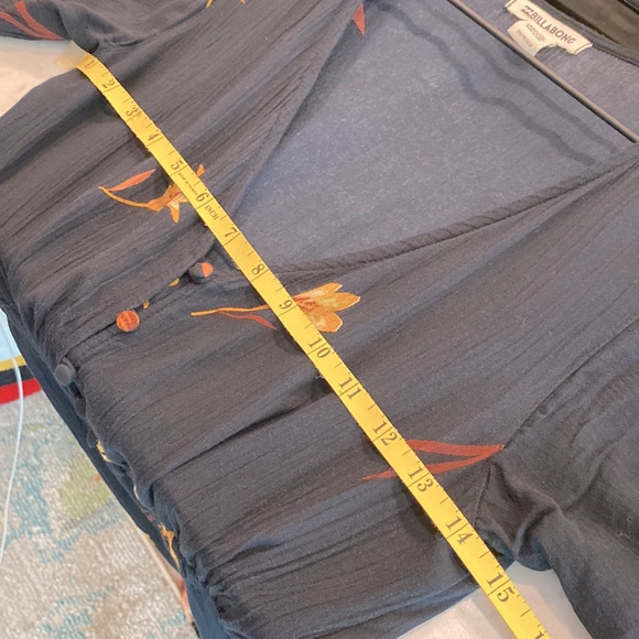 Billabong Floral Flutter Sleeve Dress - Picture 11 of 11